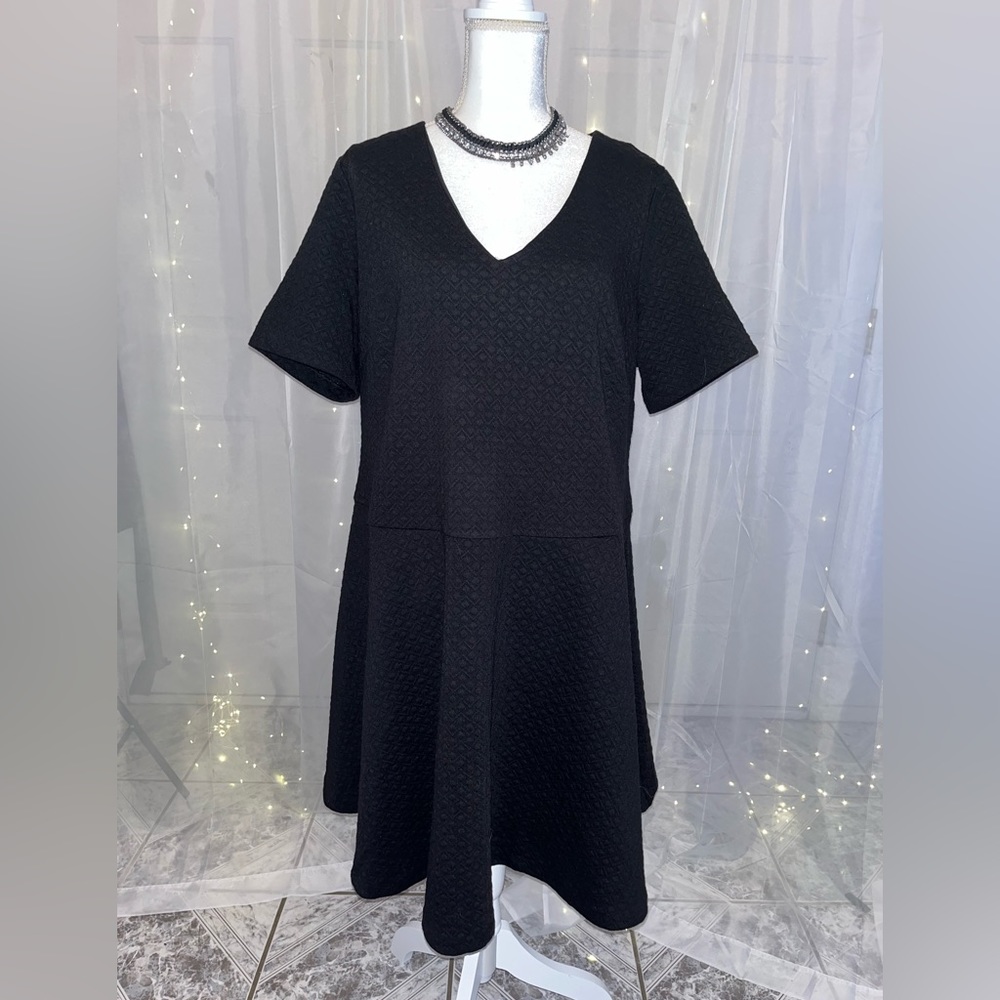 Eloquii Black V Neck Quilted Dress size 18 plus